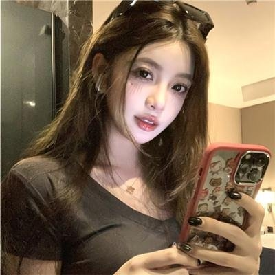 埃舍尔街的红色邮筒